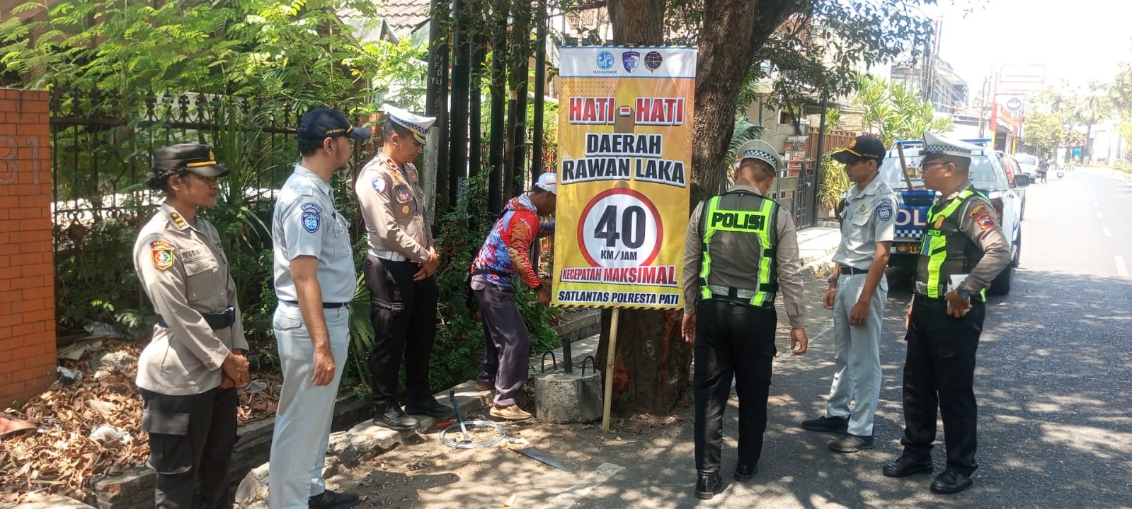 Jasa Raharja Pati dan Satlantas Polresta Pati Pasang Papan Imbauan Keselamatan Lalu Lintas Jasa Raharja Pati dan Satlantas Polresta Pati Pasang Papan Imbauan Keselamatan Lalu Lintas