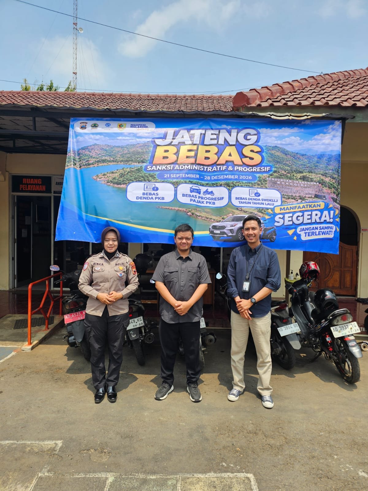 Tim Pembina Samsat Wonogiri Perluas Informasi Program Jateng Bebas melalui Pemasangan Spanduk di Titik Strategis Tim Pembina Samsat Wonogiri Perluas Informasi Program Jateng Bebas melalui Pemasangan Spanduk di Titik Strategis