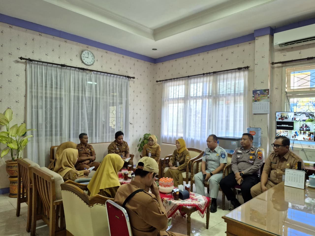 Tim Samsat Sukoharjo dan BPKPAD Perkuat Kepatuhan Pajak Kendaraan Dinas Tim Samsat Sukoharjo dan BPKPAD Perkuat Kepatuhan Pajak Kendaraan Dinas