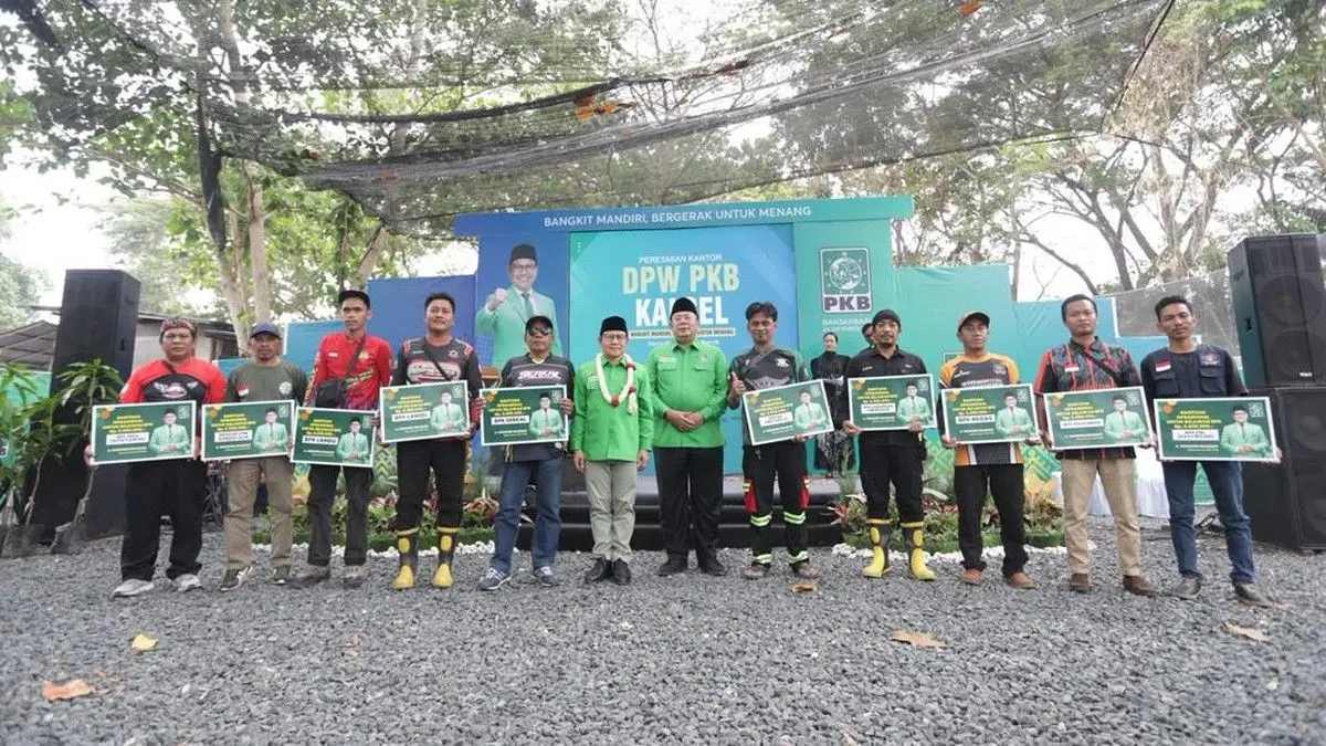 Cak Imin Salurkan Santunan dan Sembako bagi Petugas Pemadam Karhutla di Kalsel