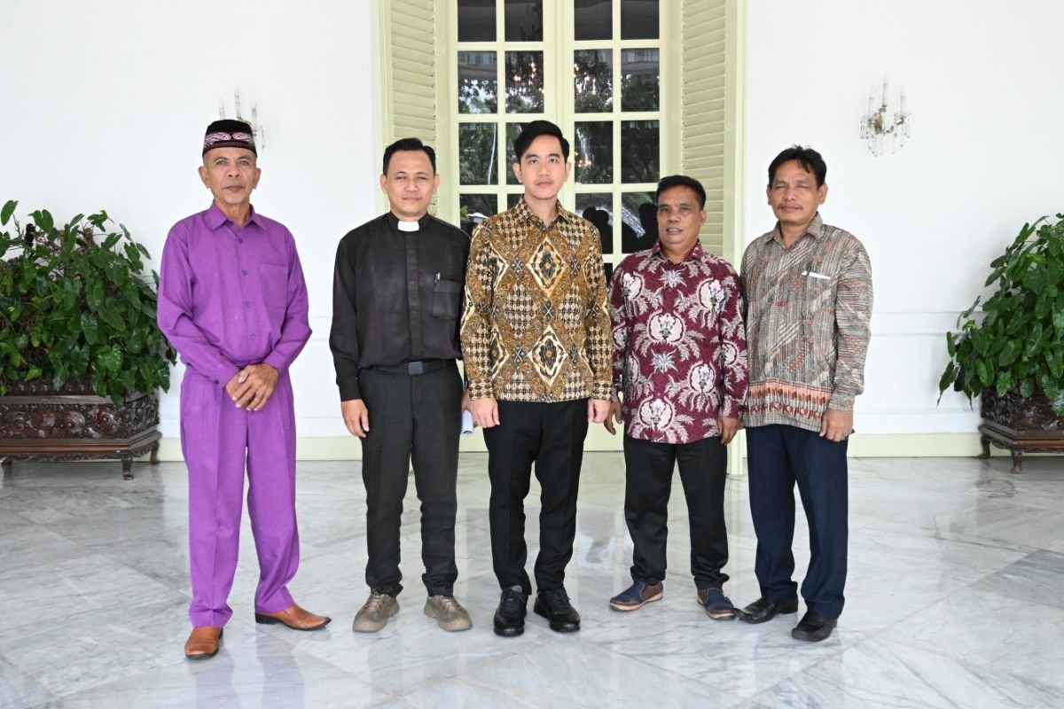 Wapres Gibran Minta Jemaat GKPI Rajeg Tetap Tenang dan Jaga Kerukunan Wapres Gibran Minta Jemaat GKPI Rajeg Tetap Tenang dan Jaga Kerukunan