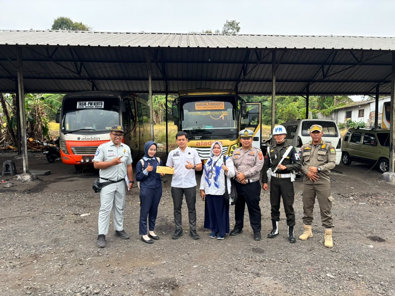 Samsat Ciamis Bersama Tim Pembina Laksanakan Penelusuran Kendaraan Wajib Pajak di Perusahaan Angkutan