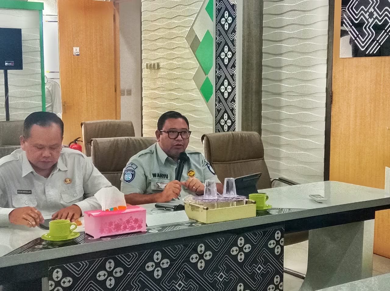 Tim Pembina Samsat Garut Gelar Operasi Gabungan di Kerkof, 719 Kendaraan Diberhentikan Tim Pembina Samsat Garut Gelar Operasi Gabungan di Kerkof, 719 Kendaraan Diberhentikan