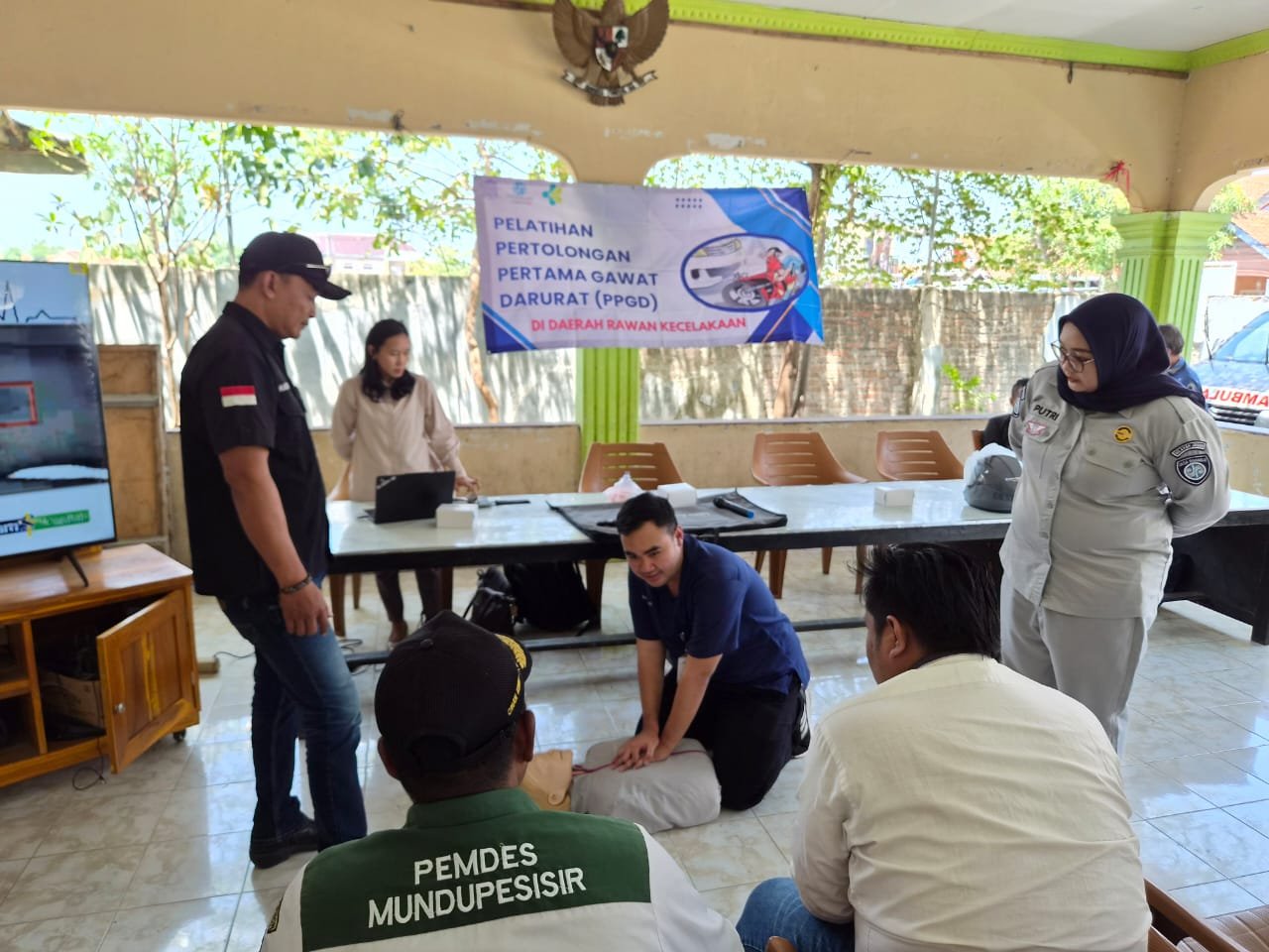 Tingkatkan Kesiapsiagaan, PT Jasa Raharja (Persero) Cabang Cirebon Gelar Pelatihan Pertolongan Pertama Gawat Darurat (PPGD) Di Balai Desa Mundu Pesisir Kab Cirebon Tingkatkan Kesiapsiagaan, PT Jasa Raharja (Persero) Cabang Cirebon Gelar Pelatihan Pertolongan Pertama Gawat Darurat (PPGD) Di Balai Desa Mundu Pesisir Kab Cirebon