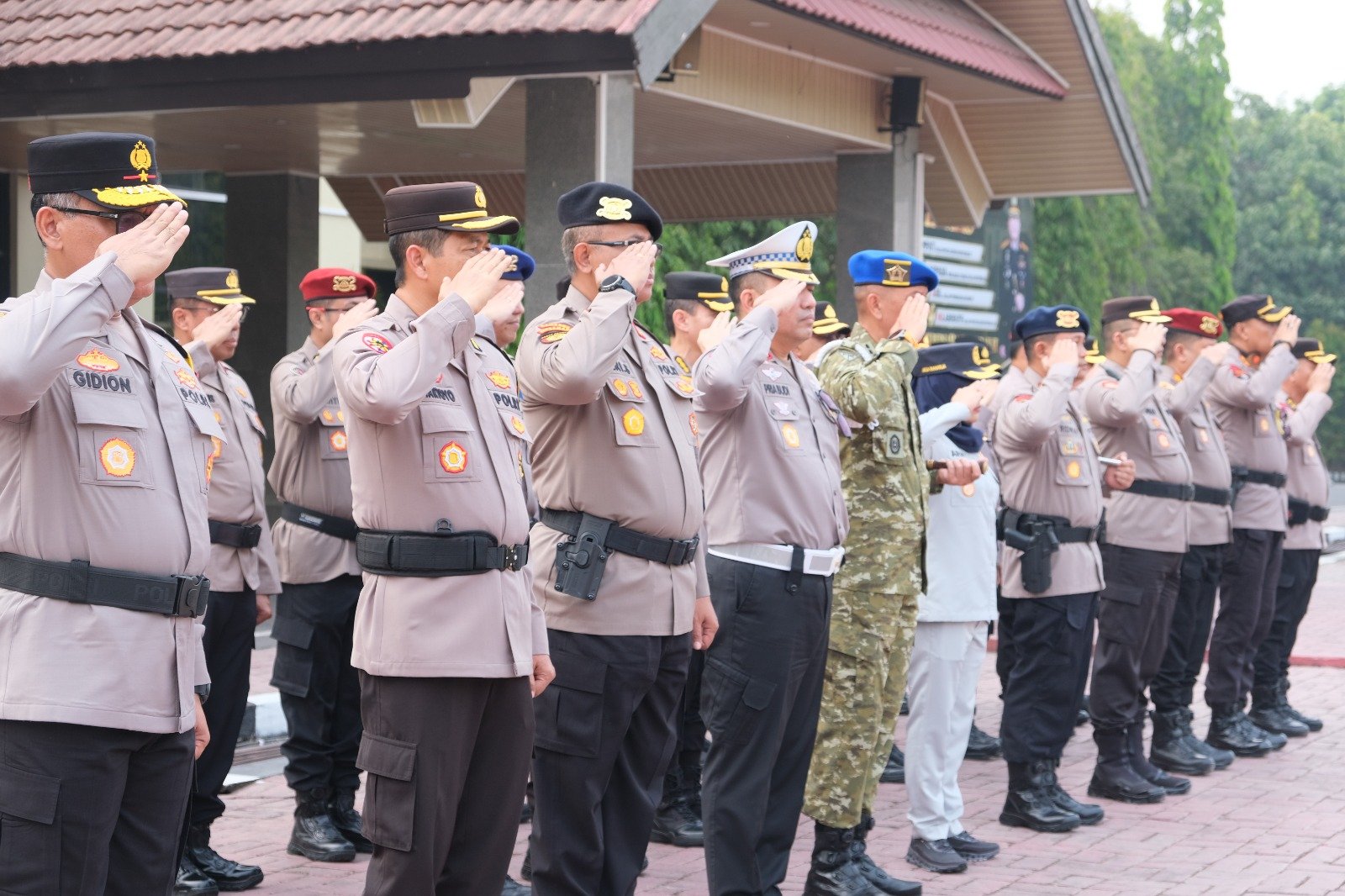 Polda Sulsel Resmi Gelar Operasi Patuh Pallawa 2026 demi Wujudkan Kamseltibcarlantas, Sasar 8 Pelanggaran Polda Sulsel Resmi Gelar Operasi Patuh Pallawa 2026 demi Wujudkan Kamseltibcarlantas, Sasar 8 Pelanggaran
