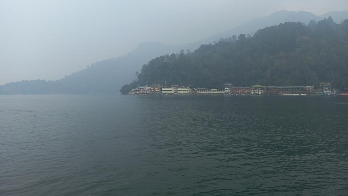 Kabut Asap di Danau Toba Makin Tebal, Penyeberangan ke Samosir Melambat