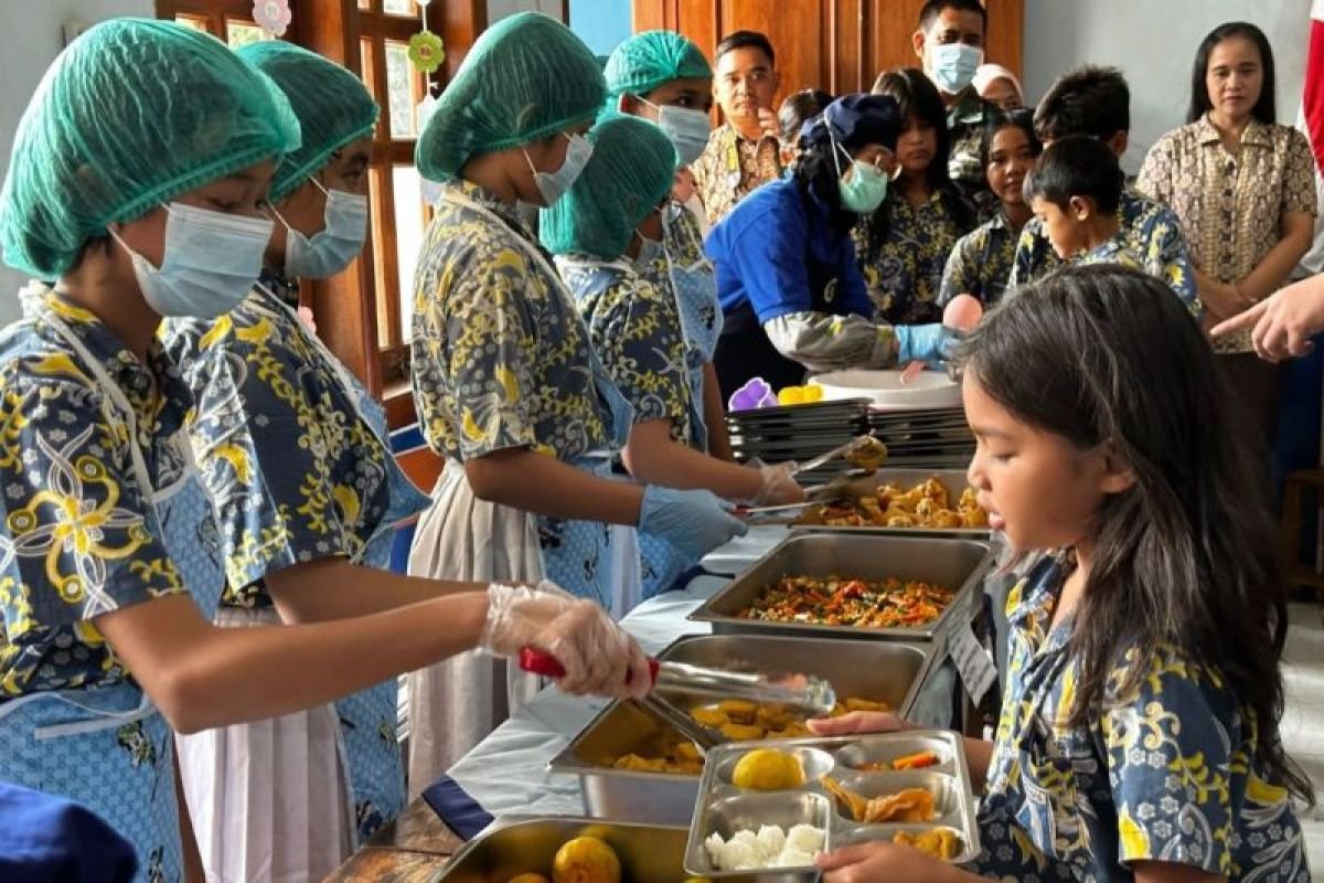 BGN Targetkan MBG Prasmanan di 5.000 Titik, Kesiapan Sekolah Jadi Perhatian